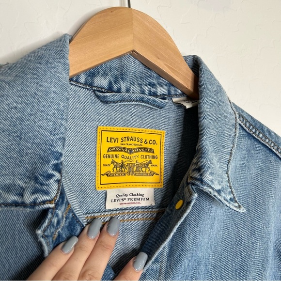 LEVIS X Peanuts Snoopy Light Wash Denim Trucker Jacket SAMPLE PIECE - Picture 3 of 8